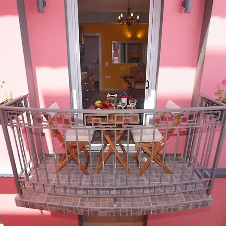 Fouxia-yellow アパート スコペロス