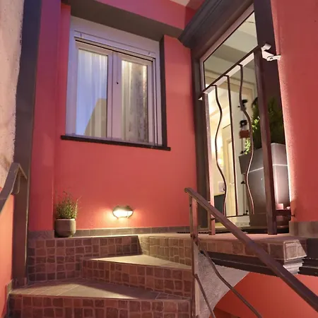 Fouxia-yellow アパート *