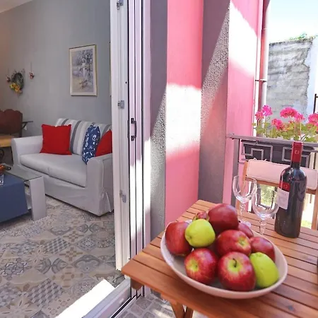 Fouxia-yellow アパート