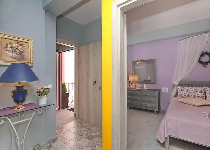 Fouxia-yellow Apartment Skopelos Town