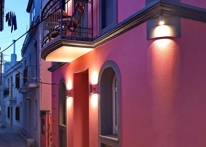 Fouxia-yellow * Skopelos Town