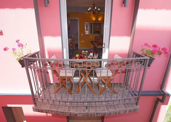 Fouxia-yellow Apartment Skopelos Town