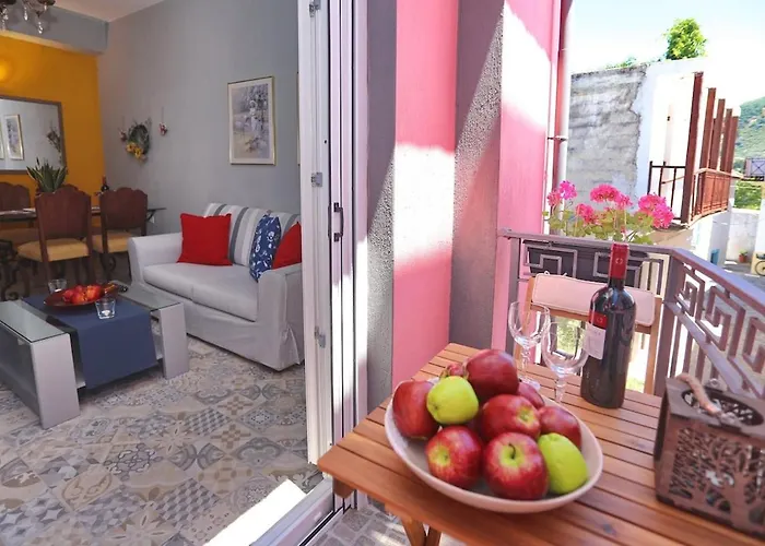 Fouxia-yellow Apartment