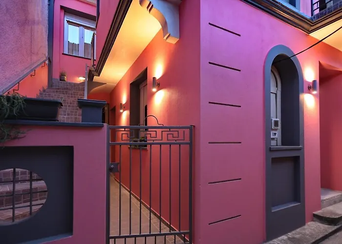 Fouxia-yellow Apartment Skopelos Town