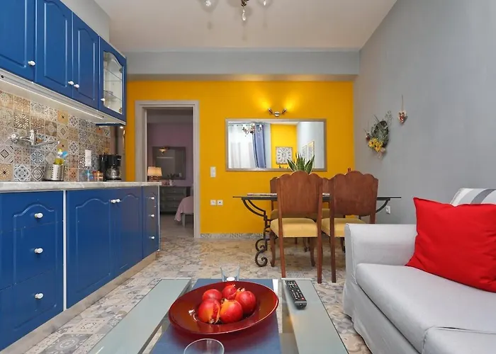 Fouxia-yellow Apartment Skopelos Town